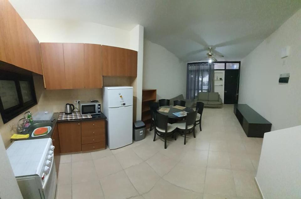 Lovely 2 Bedrooms In The Tourist Area In Paphos . Екстер'єр фото